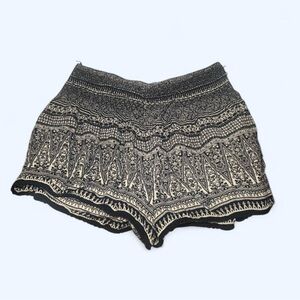 Established 962 (by Chico’s) navy blue + white boho shorts